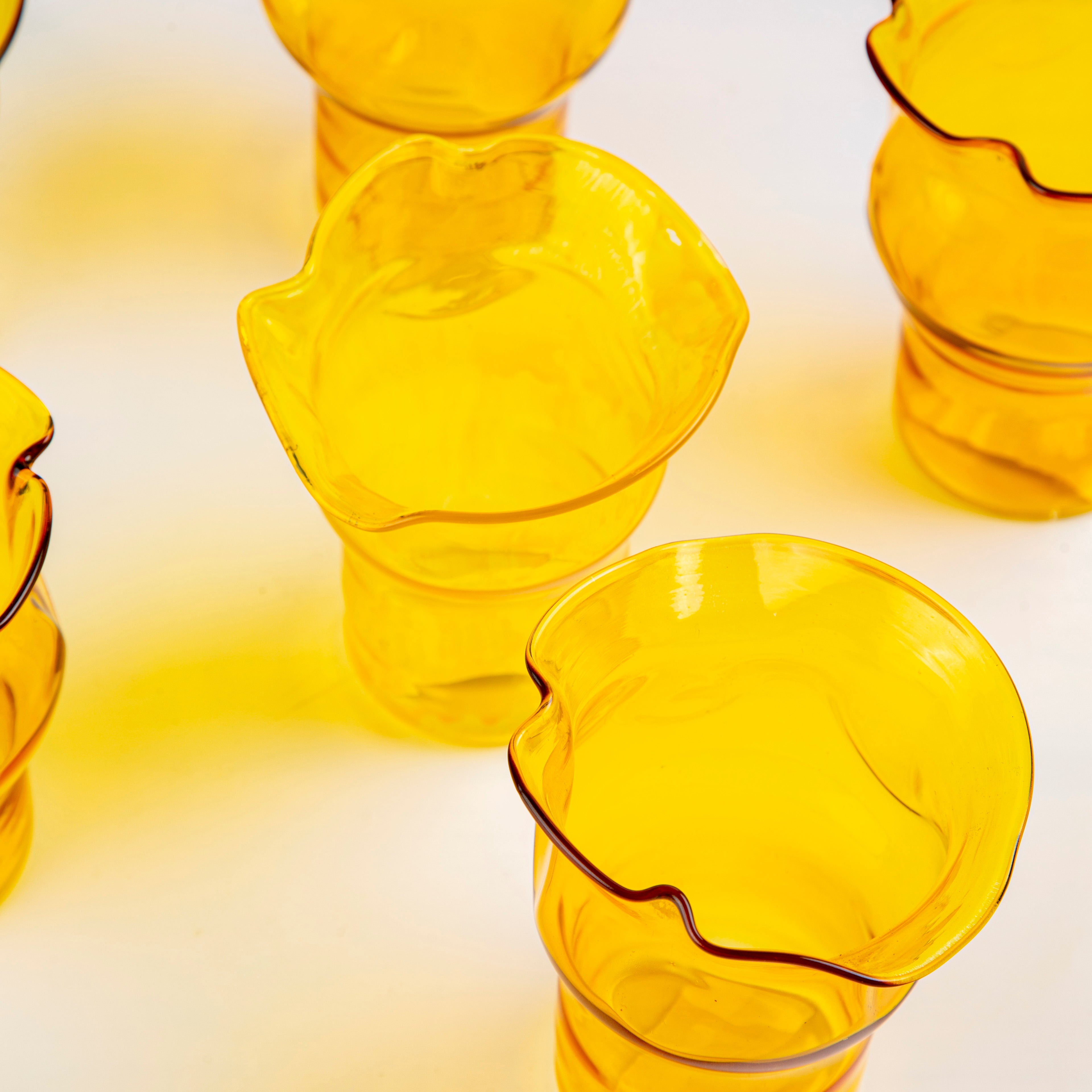 Rose-shaped tumbler -handmade blown glass- Lxl.10x10cm